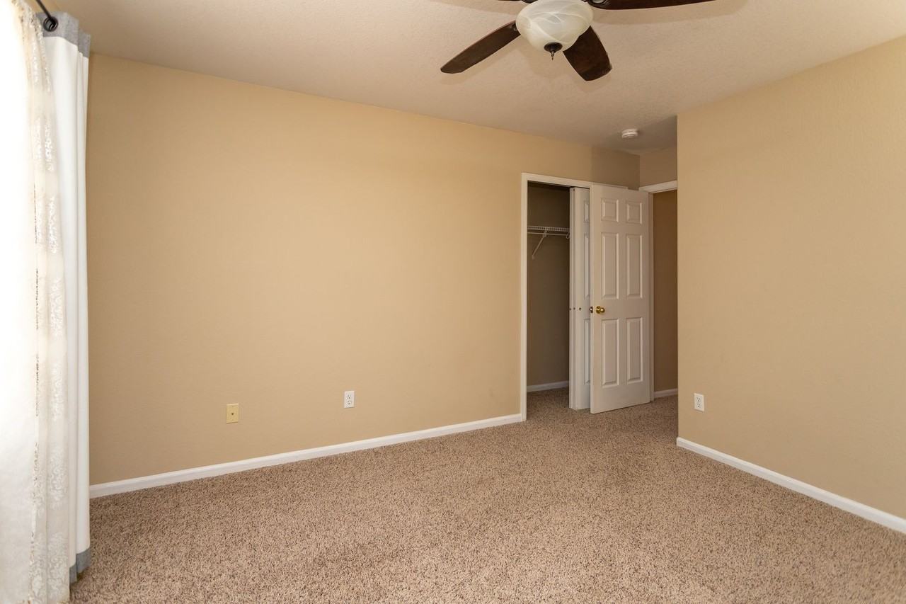 8950 Celebrity Ct - Photo 4 of 16