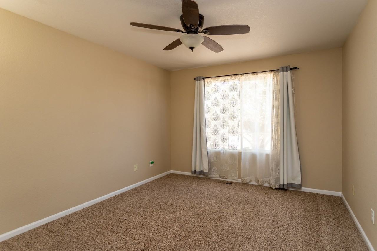 8950 Celebrity Ct - Photo 5 of 16