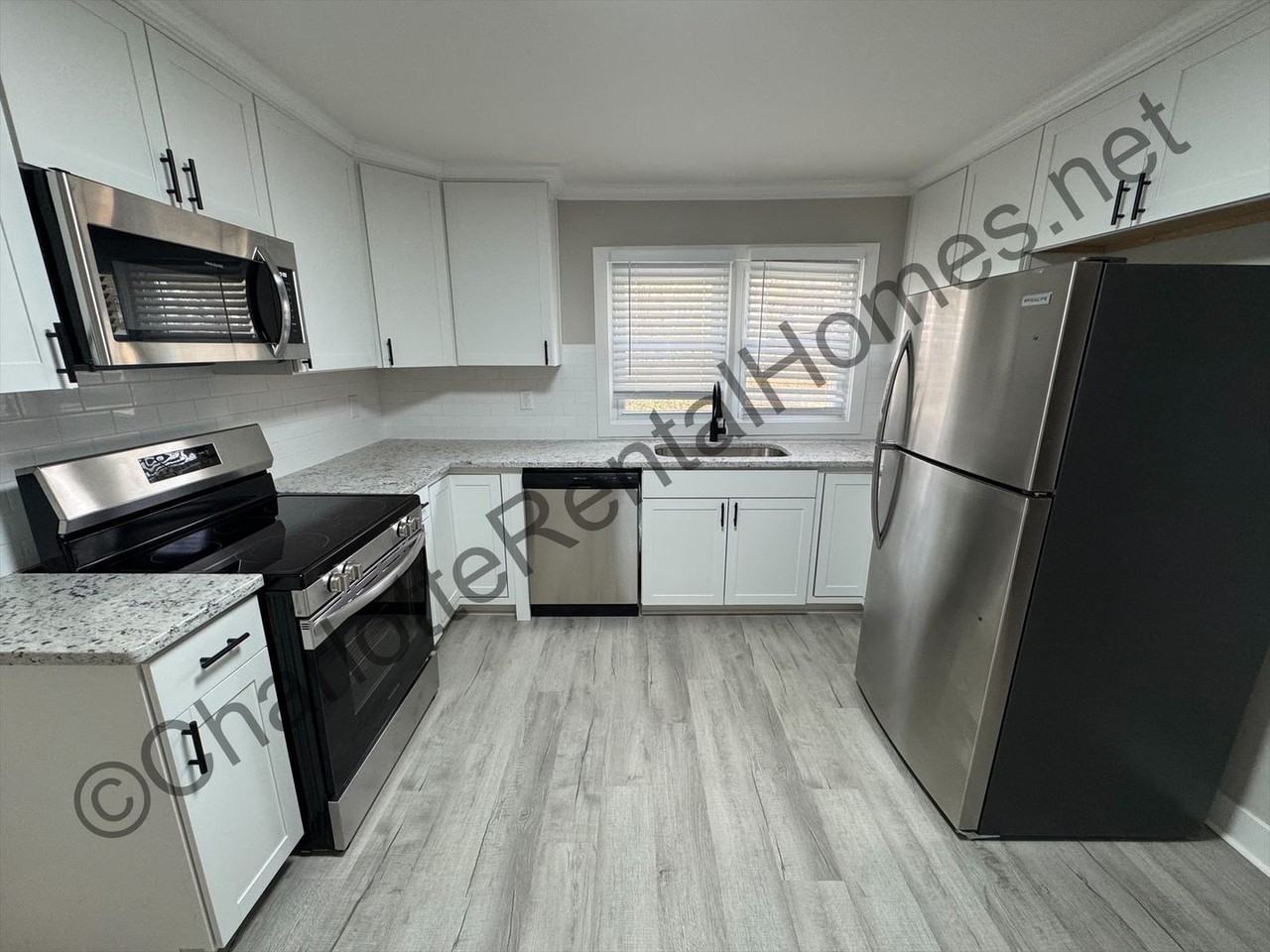 701 Hillsdale Dr - Photo 6 of 9