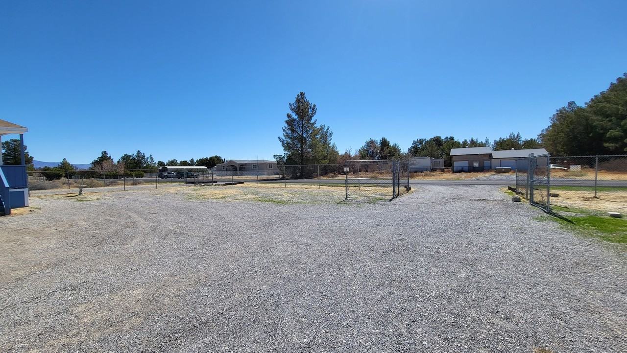 1270 W Irons St - Photo 6 of 48