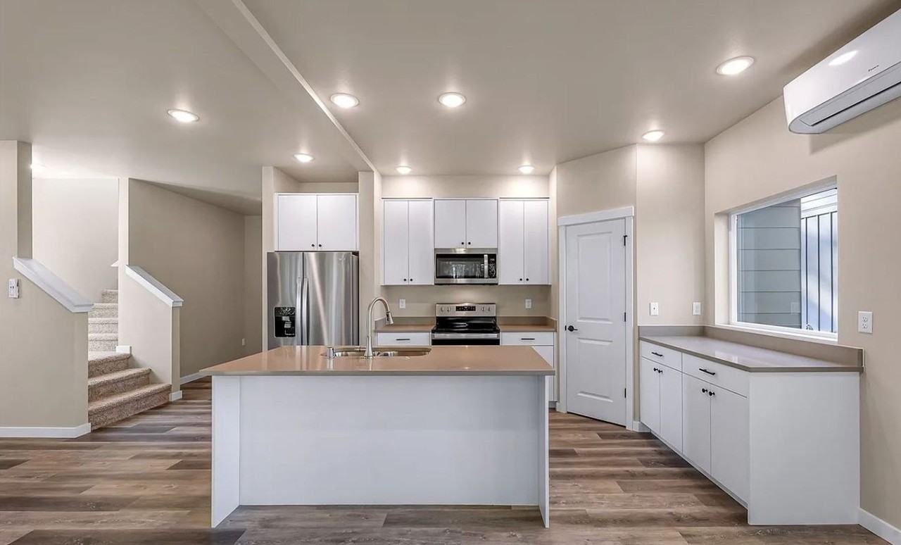 2877 Sandwood Ln - Photo 2 of 20