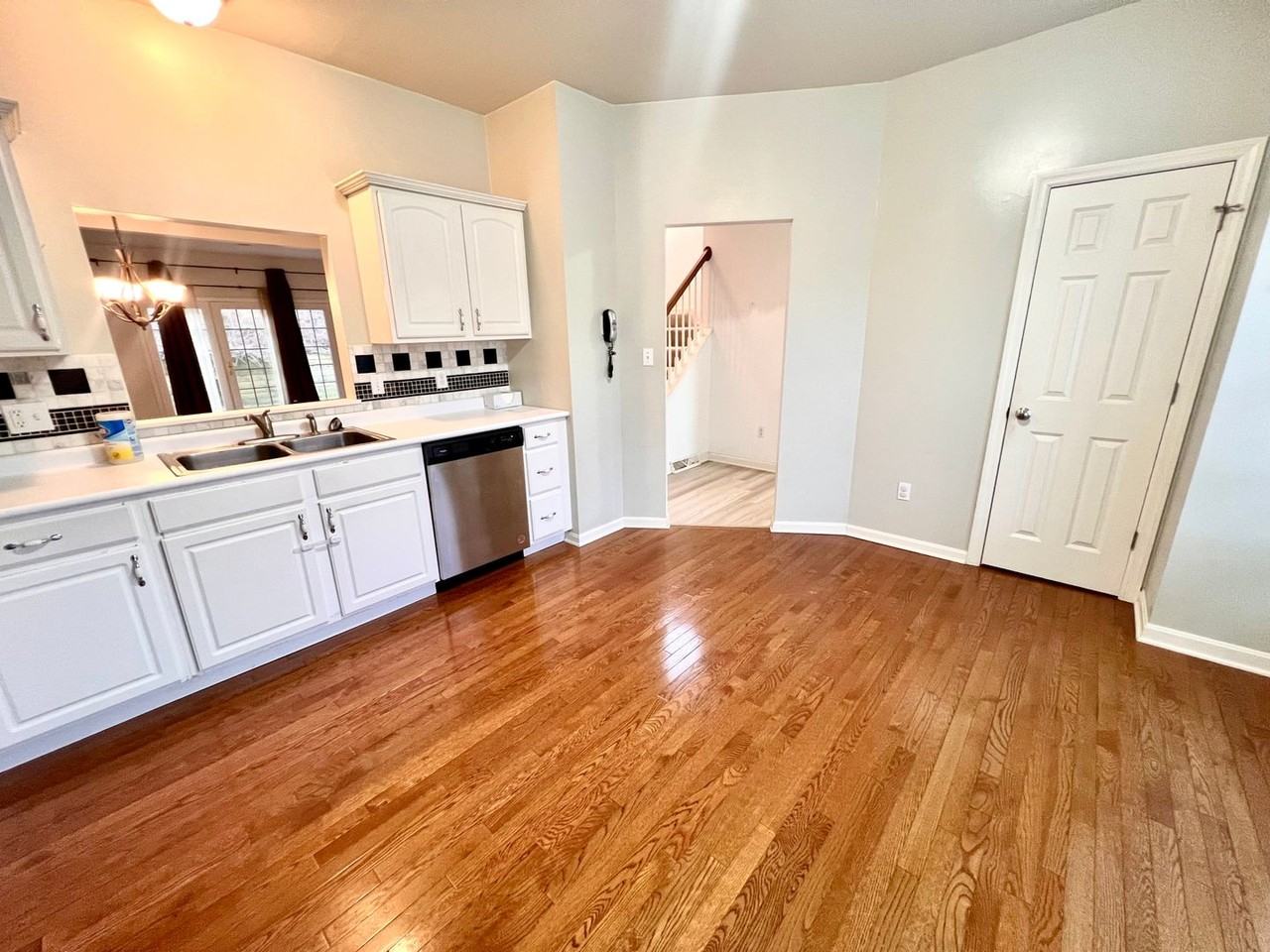 108 Woodcrest Dr - Photo 7 of 36