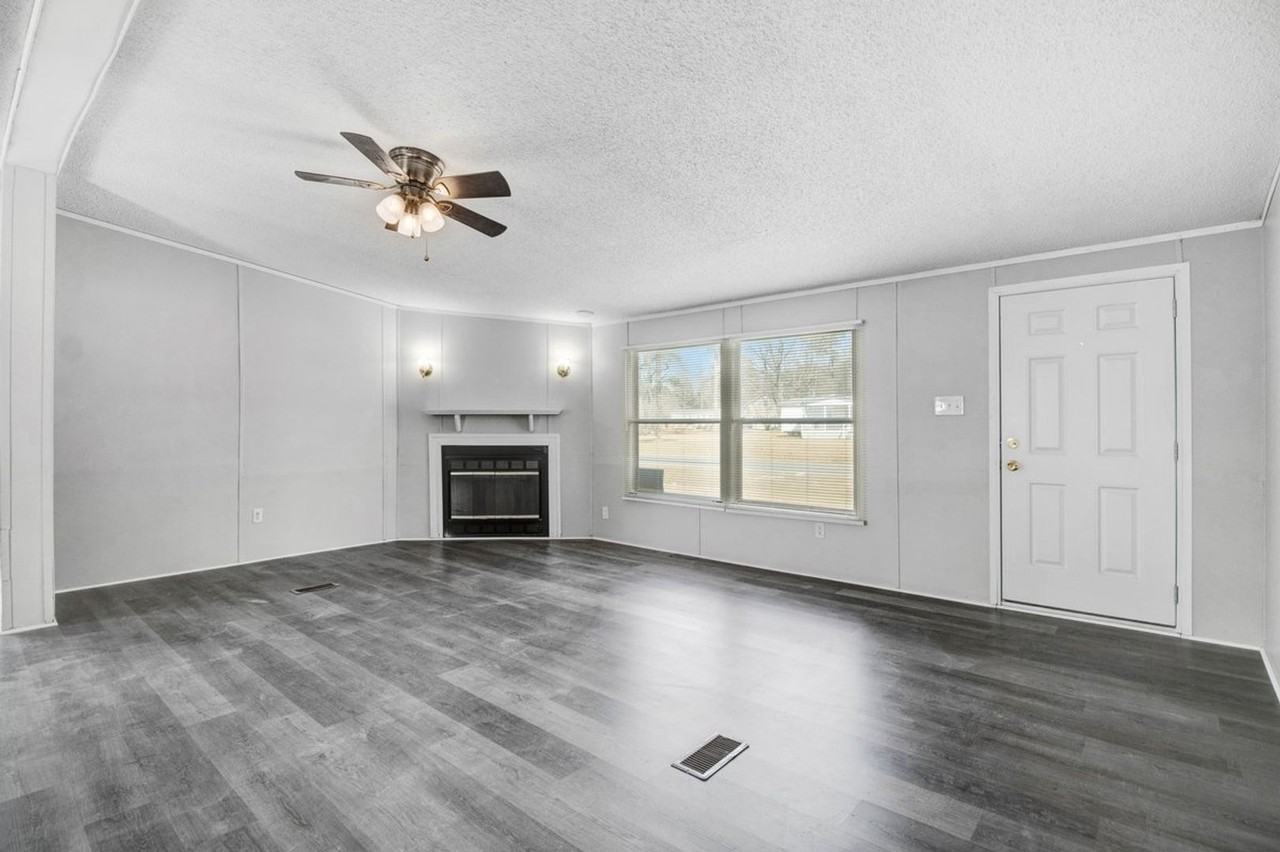 101 Little Dove Rd - Photo 4 of 26