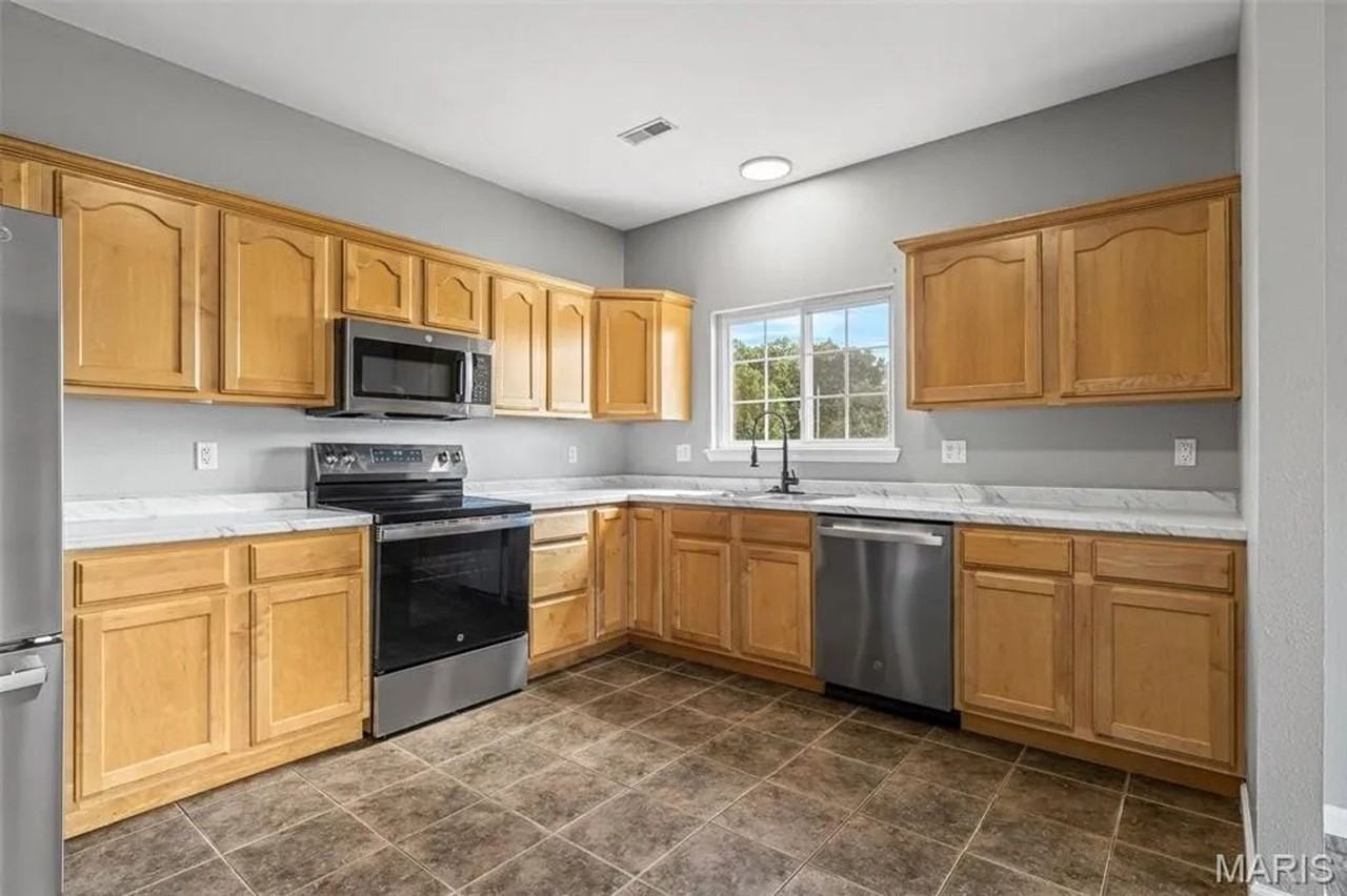 489 Shade Tree Ln - Photo 7 of 32