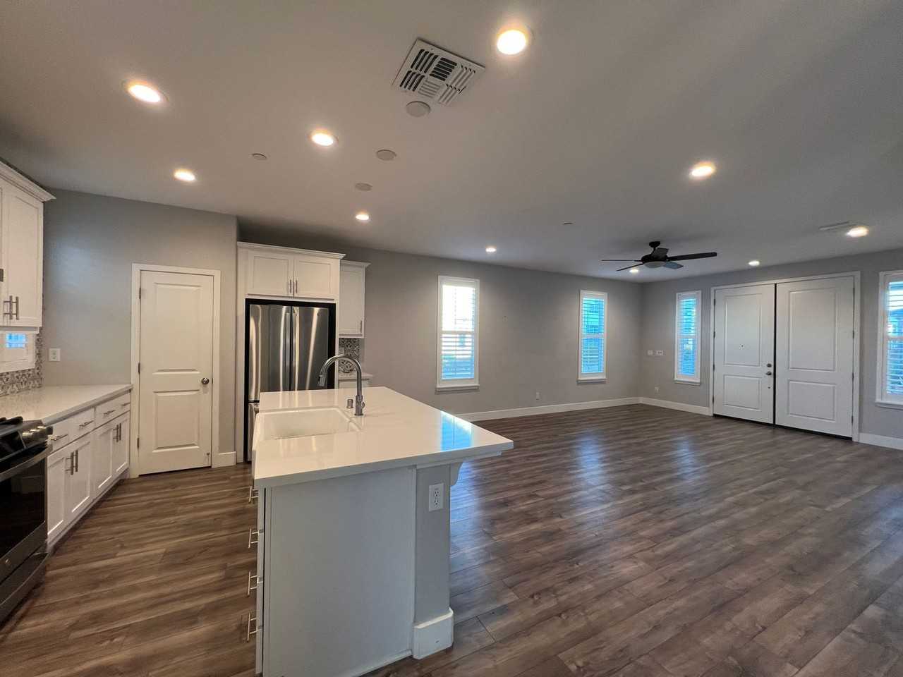 713 Silo St - Photo 3 of 15