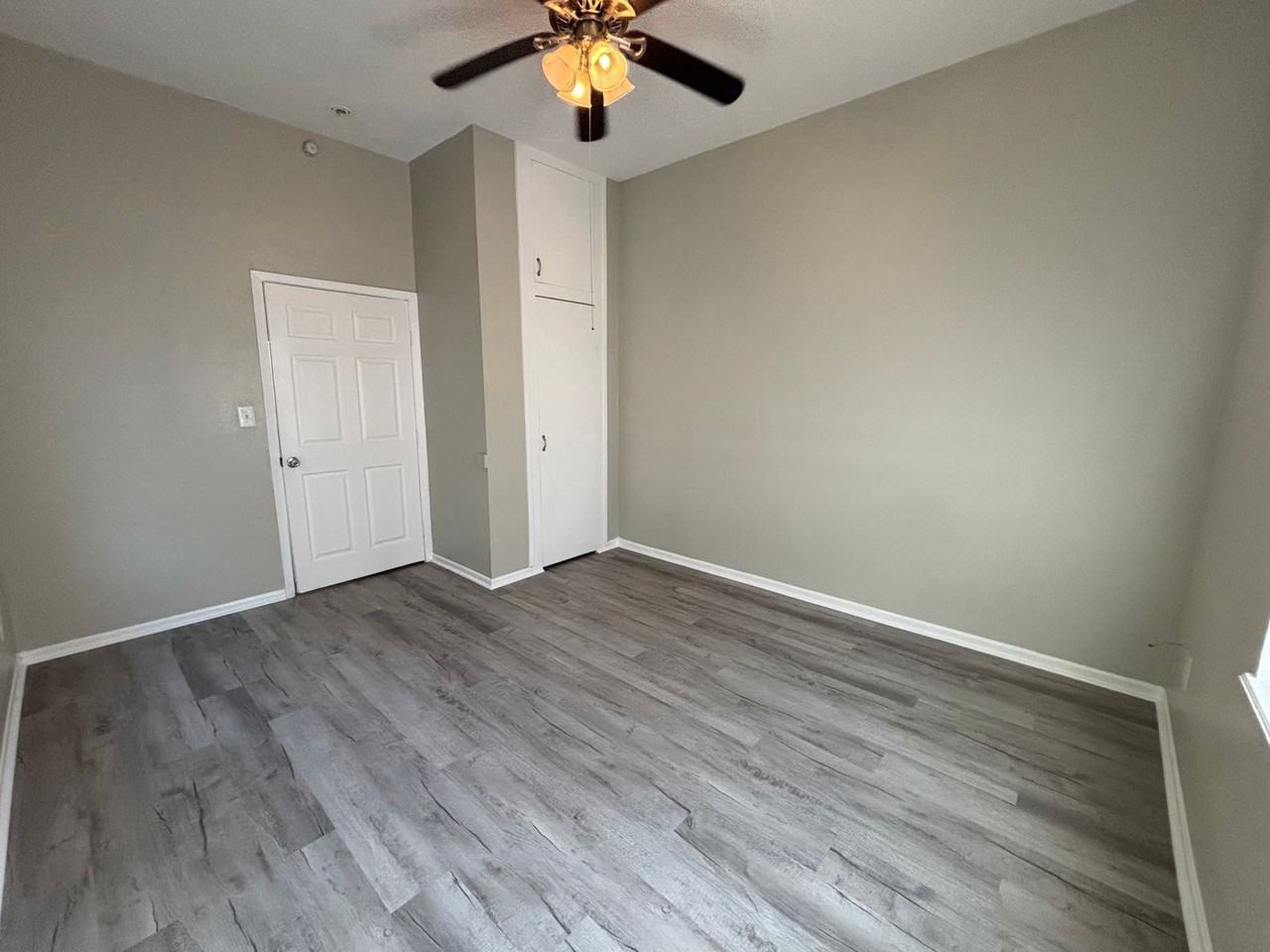 2613 Avenue K - Photo 4 of 14