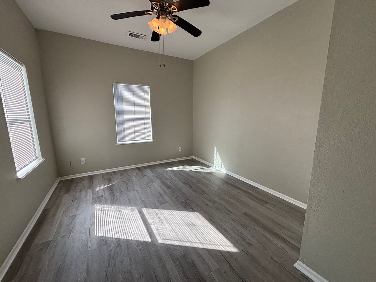 2613 Avenue K - Photo 6 of 14