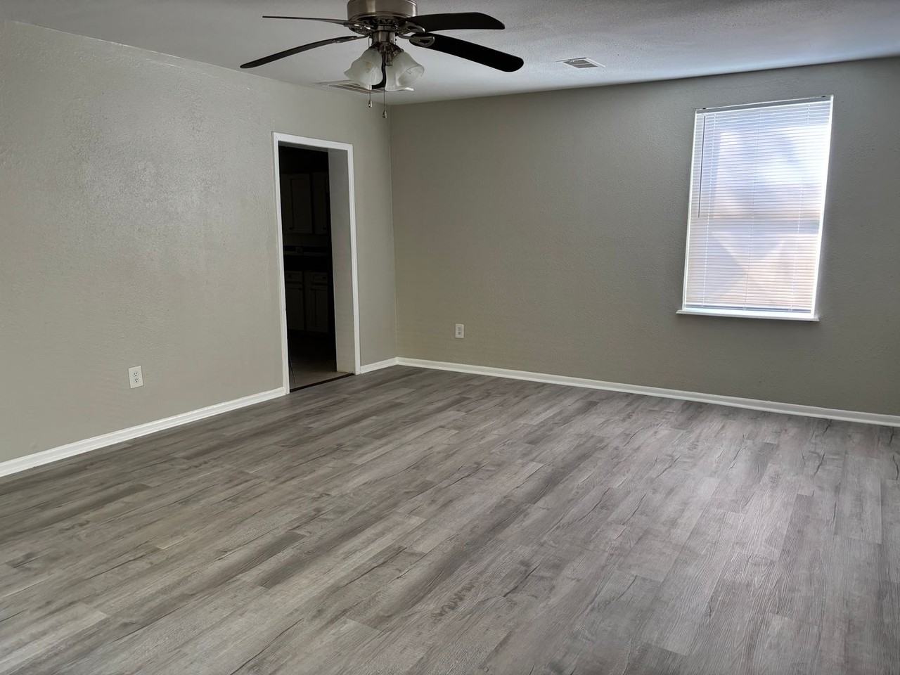 2613 Avenue K - Photo 7 of 14