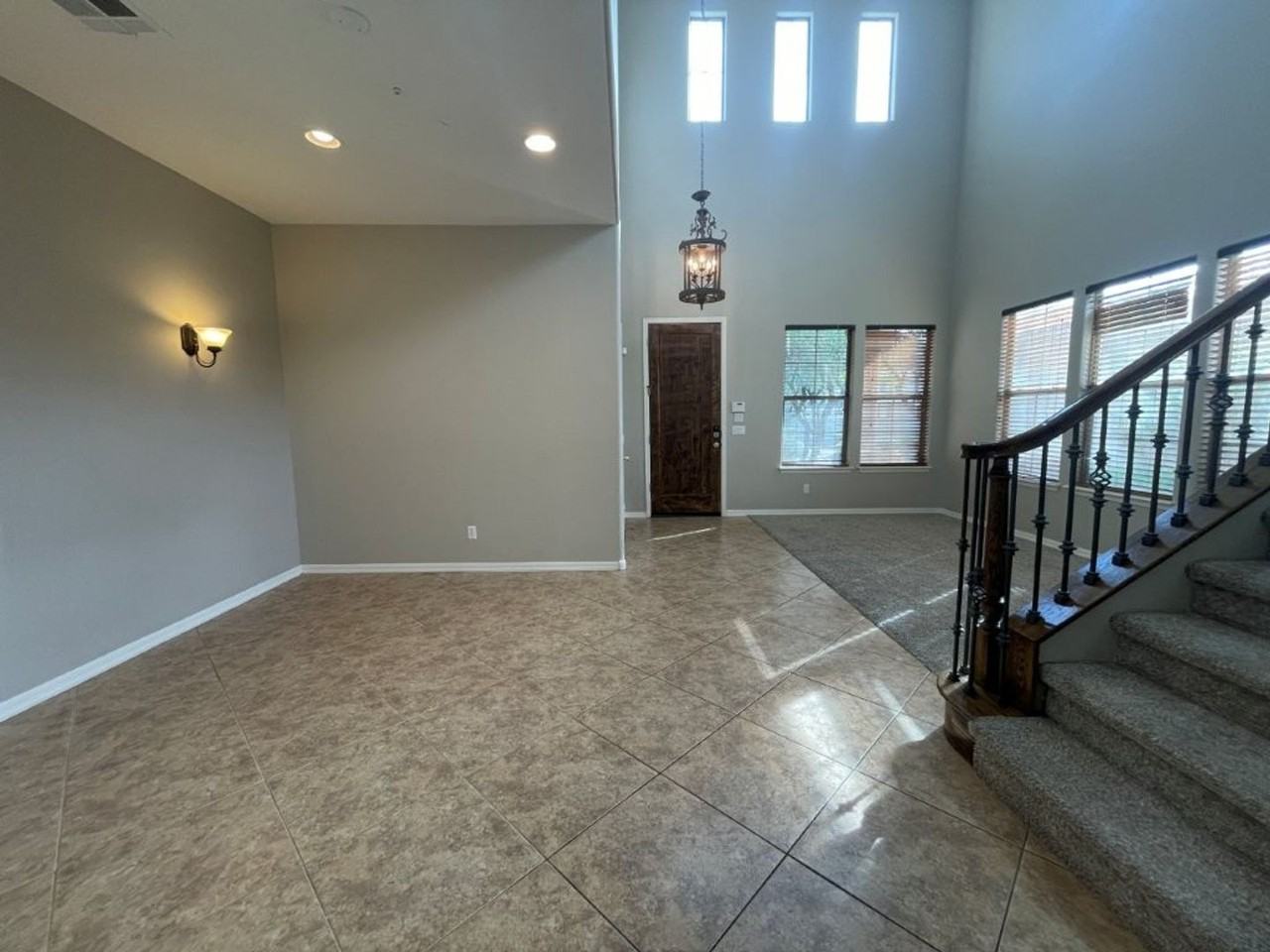 18268 N 92nd St - Photo 3 of 29