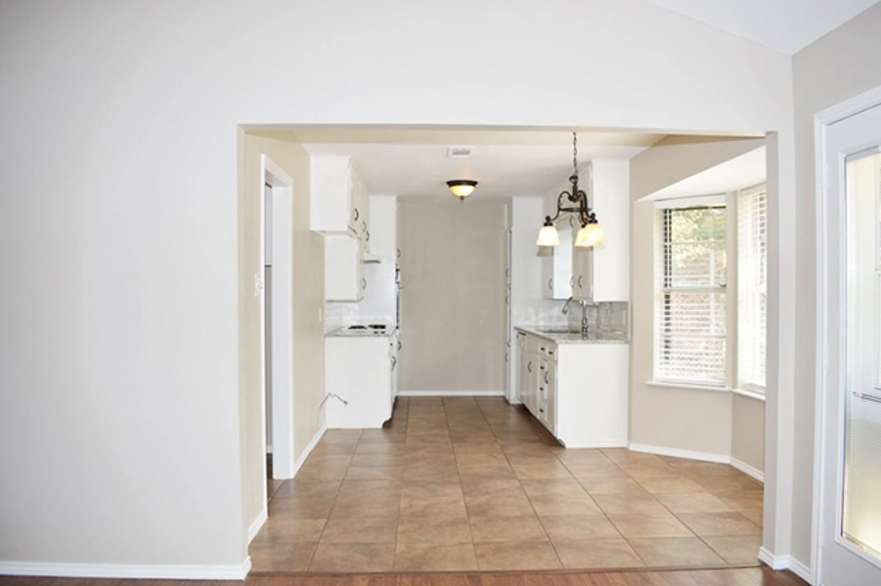 924 Prestwick St - Photo 4 of 17