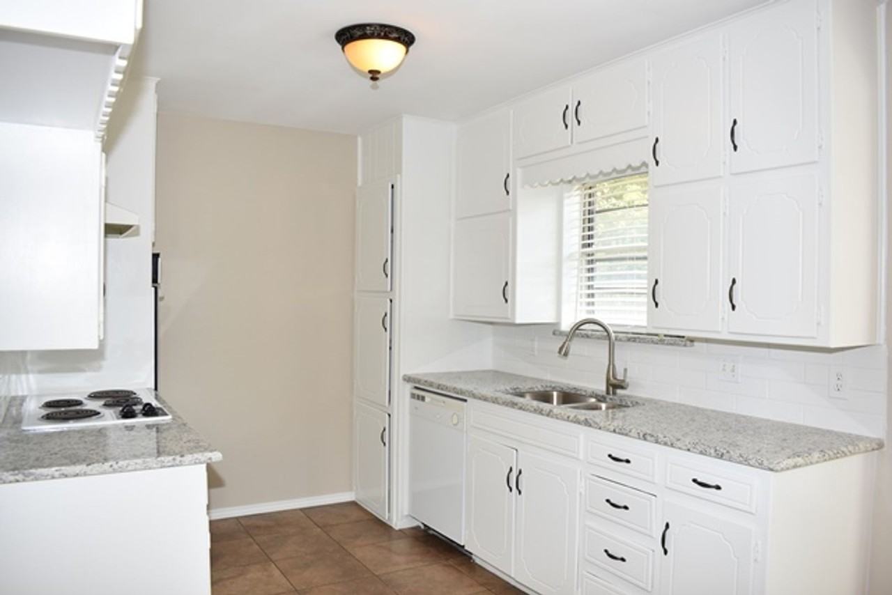 924 Prestwick St - Photo 5 of 17