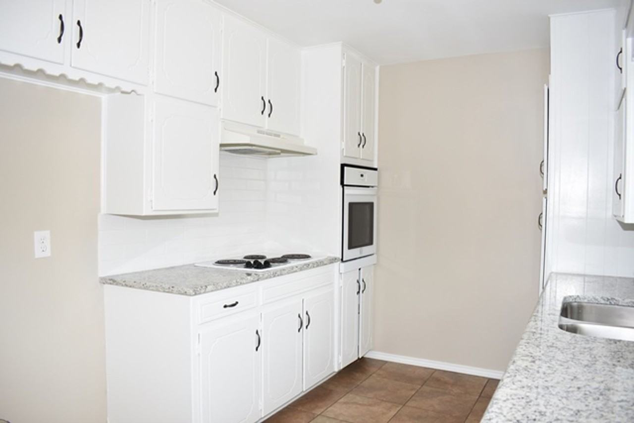 924 Prestwick St - Photo 6 of 17