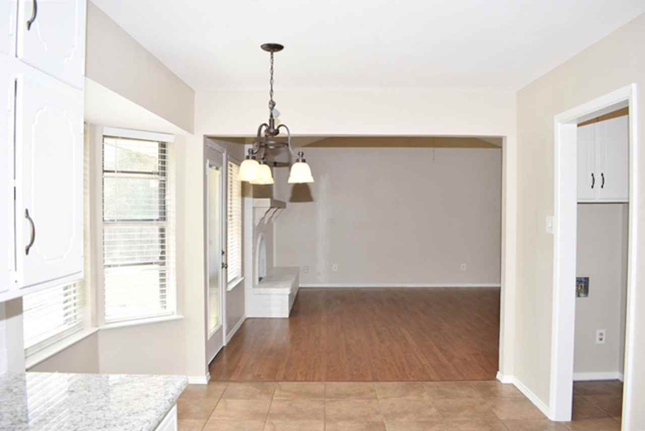 924 Prestwick St - Photo 7 of 17