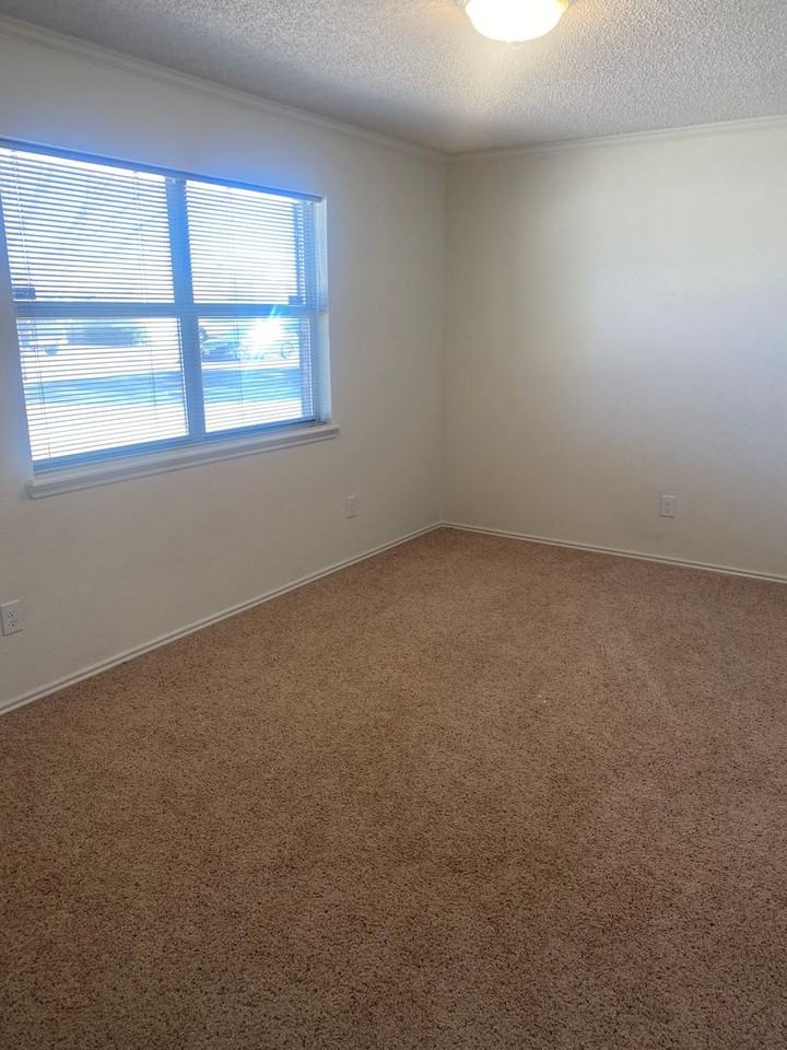 420 Hyden Ave - Photo 6 of 16