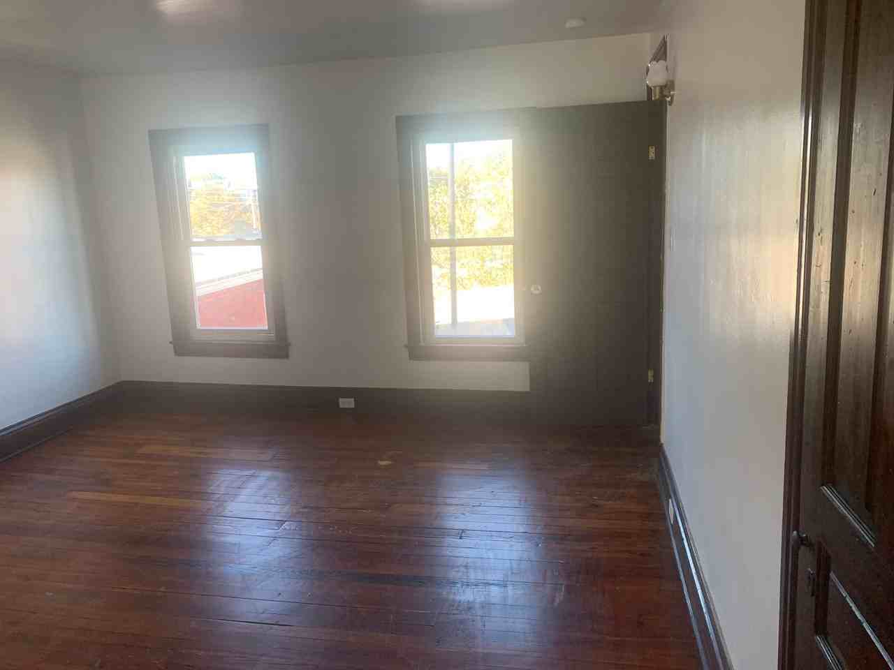 649 W Princess St #2 - Photo 5 of 18