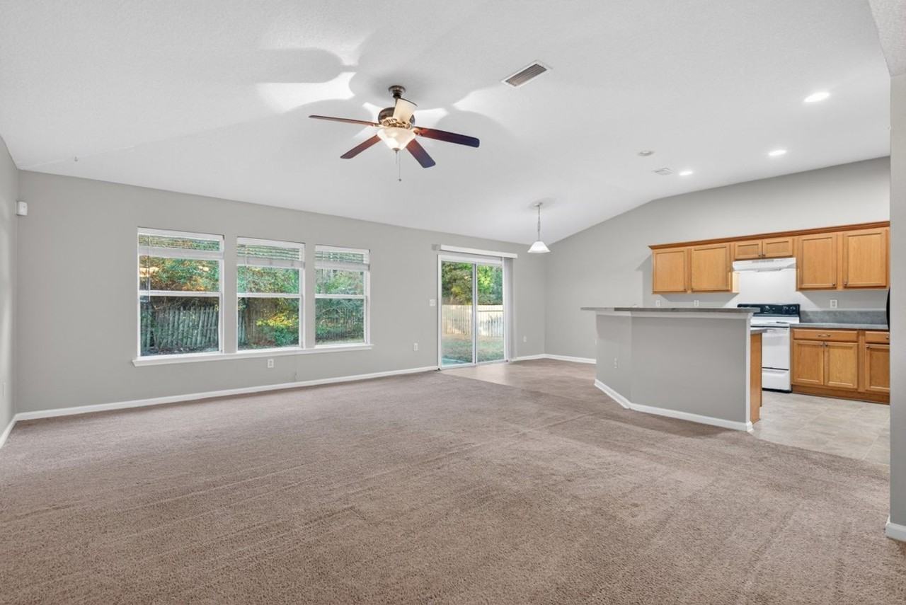 75277 Ravenwood Dr - Photo 2 of 12