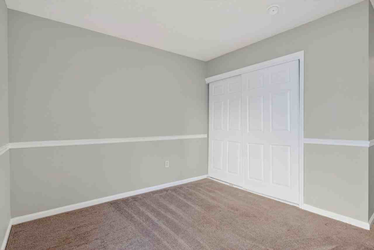 75277 Ravenwood Dr - Photo 3 of 12