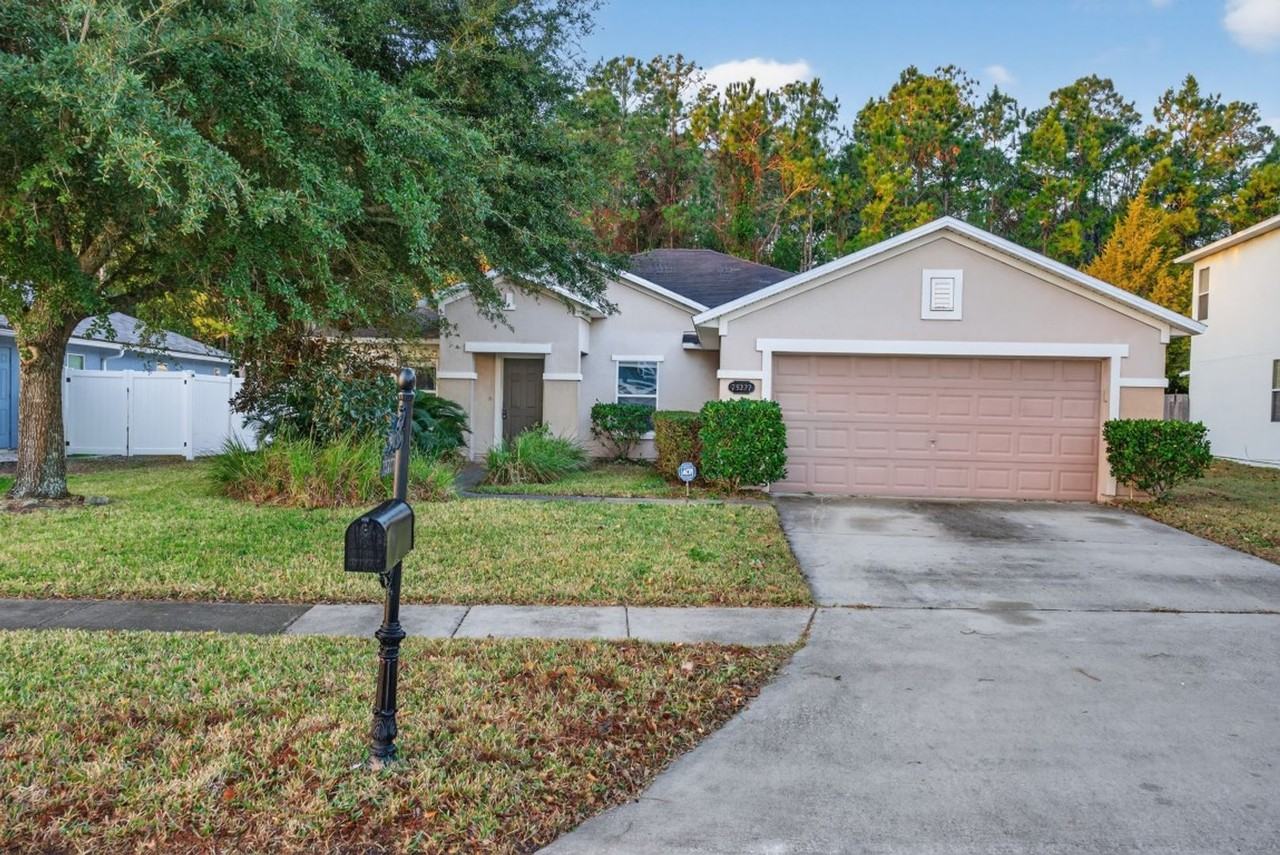 75277 Ravenwood Dr - Photo 4 of 12