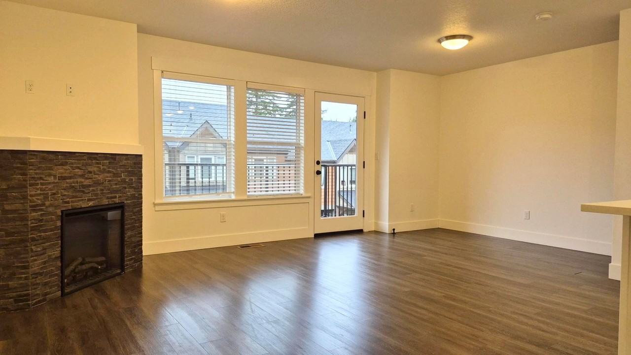 16769 Champion Way - Photo 5 of 15