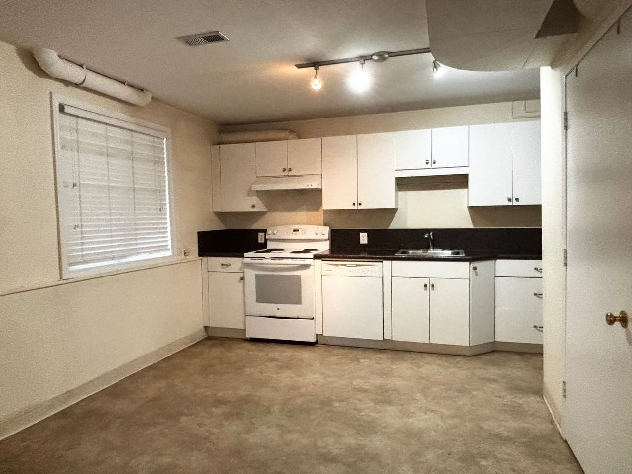 2765-A Nw Quimby St - Photo 4 of 13