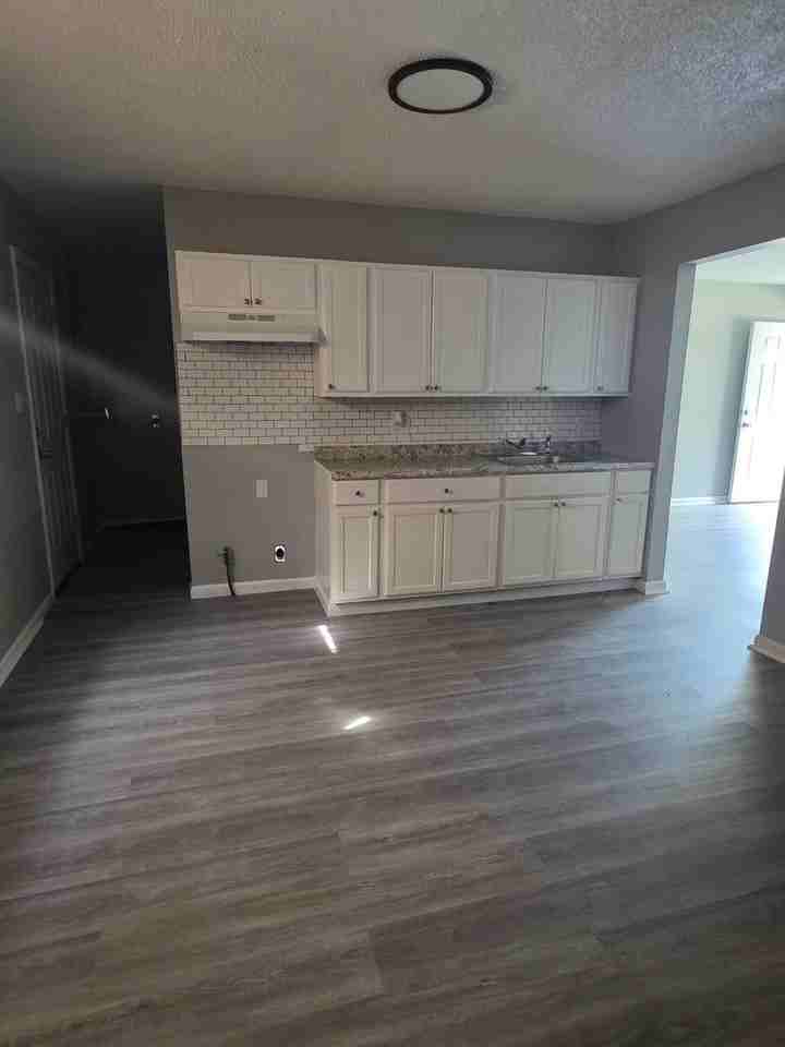 1420 Williams St - Photo 3 of 12