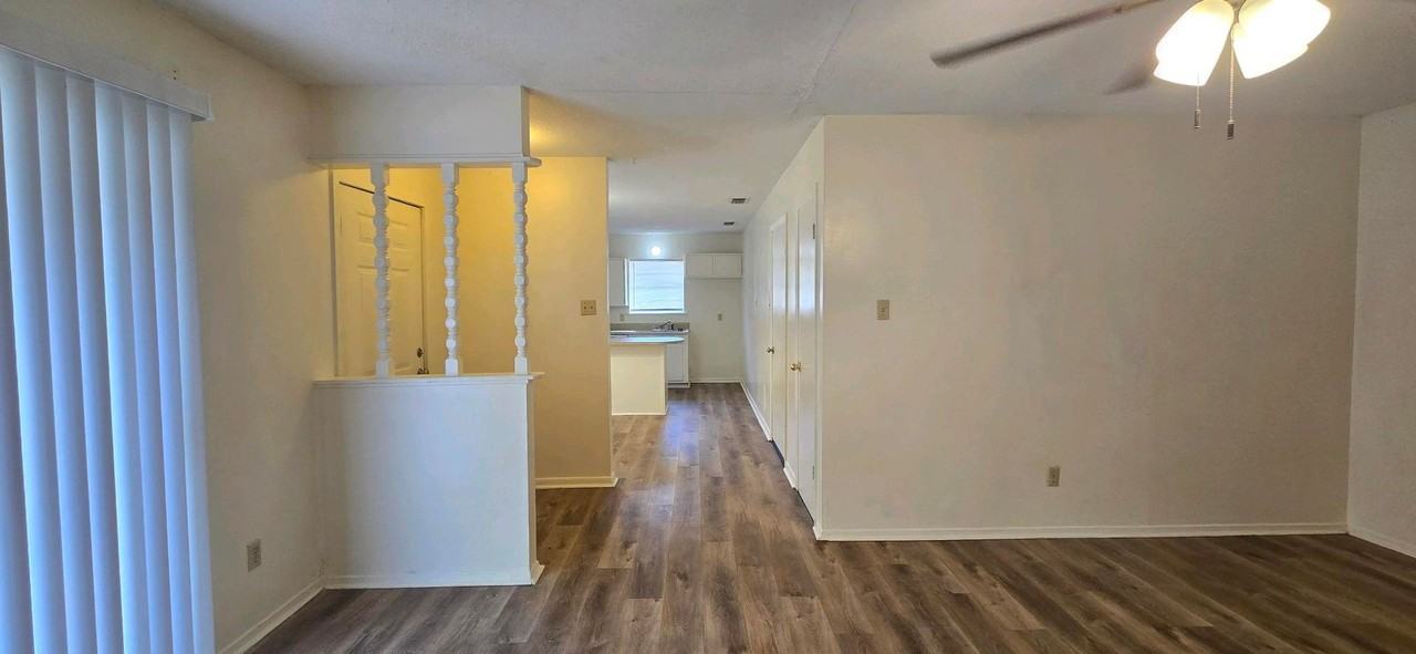 111 Queens Ct - Photo 5 of 21