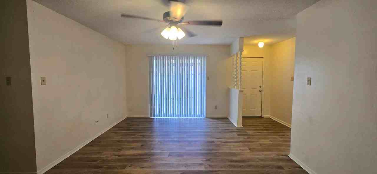 111 Queens Ct - Photo 6 of 21