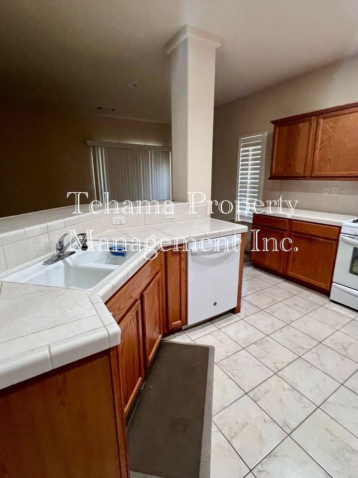 495 David Ave - Photo 3 of 18