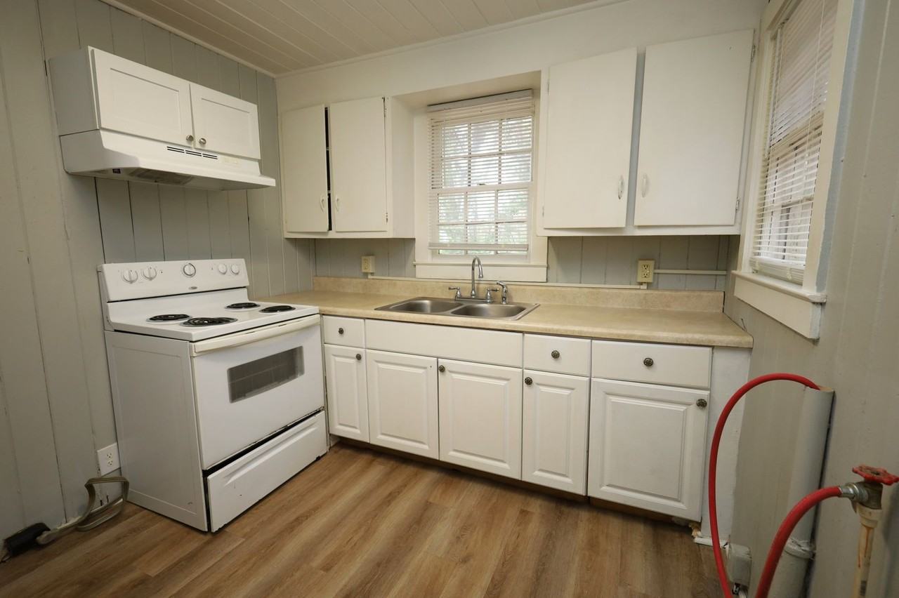 501 Charlton St - Photo 3 of 6