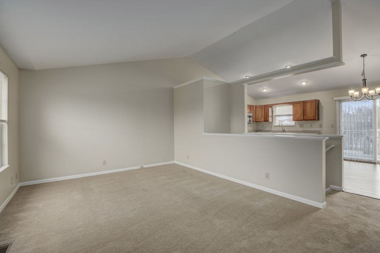 10649 Kelsey Dr - Photo 3 of 17