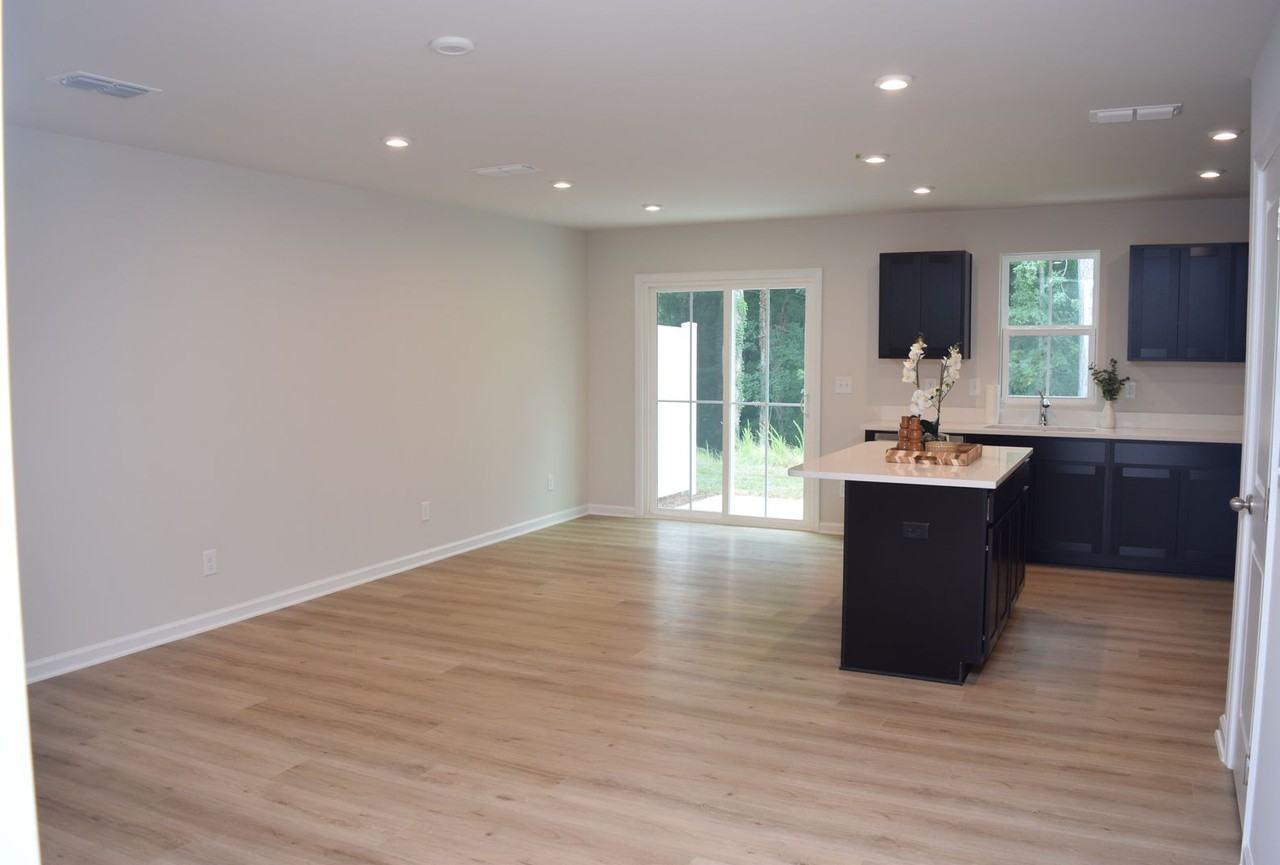 1529 39th Avenue Loop Ne #5 - Photo 7 of 30