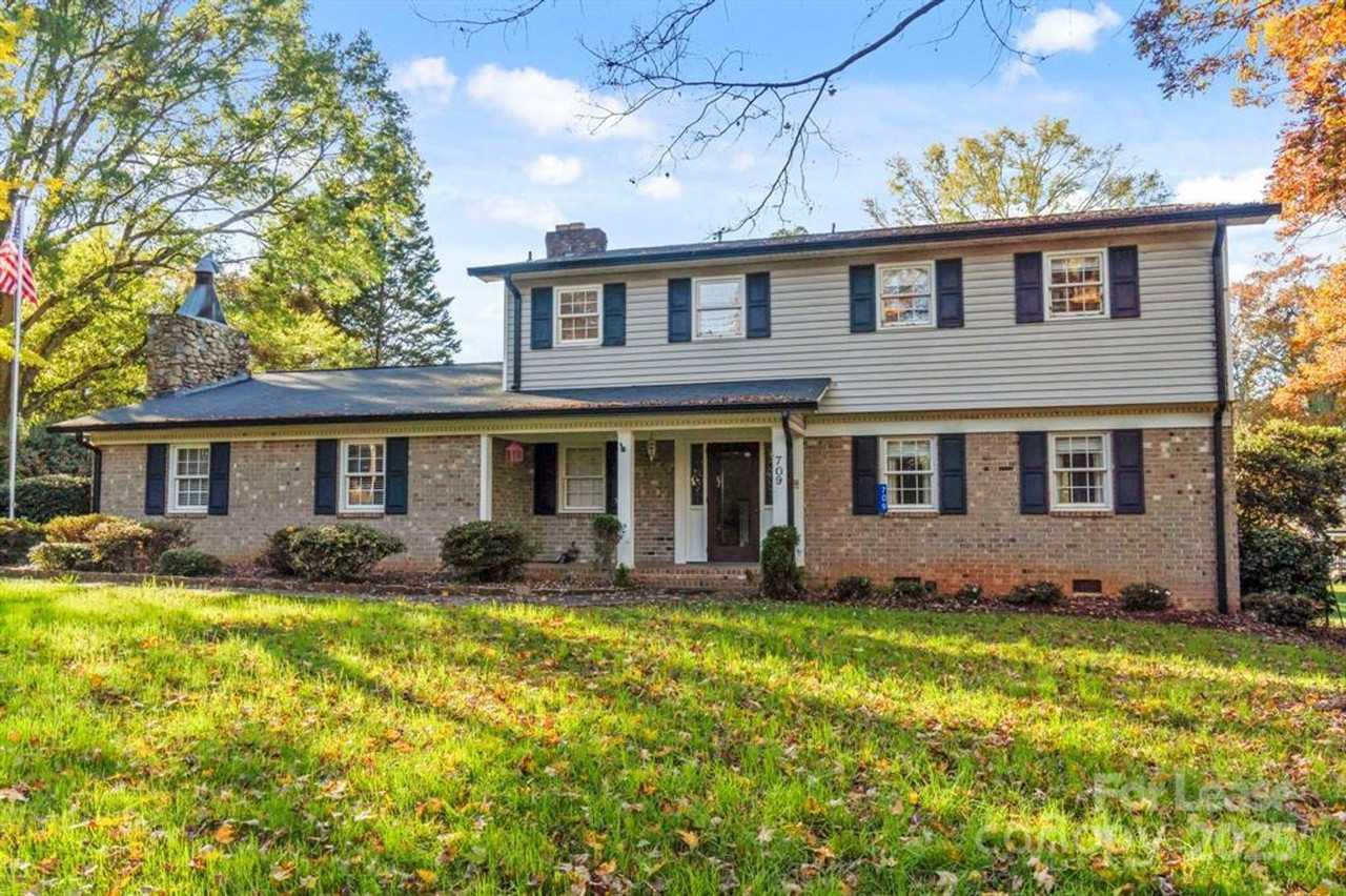 709 1st Ave N - Photo 3 of 34