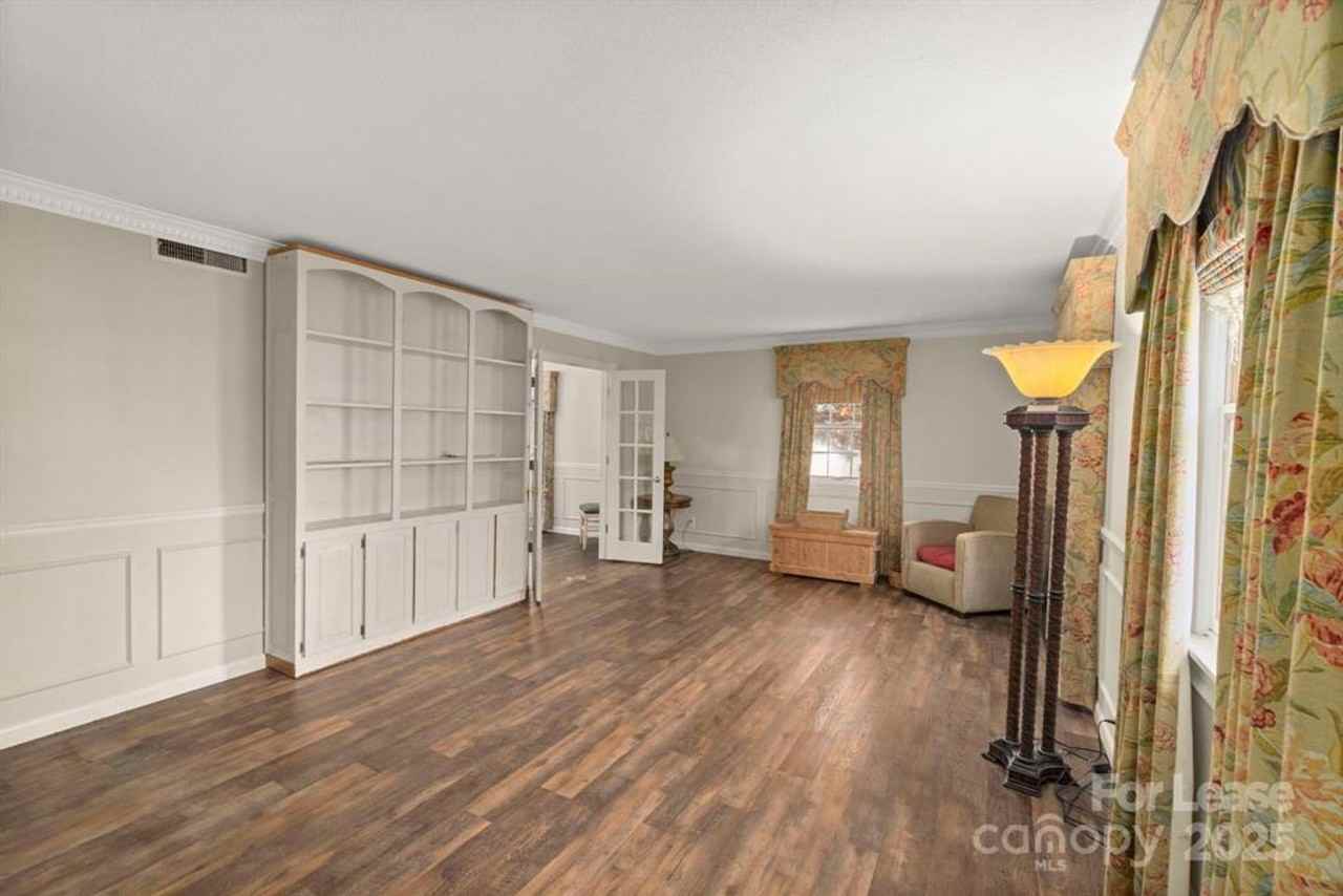 709 1st Ave N - Photo 5 of 34