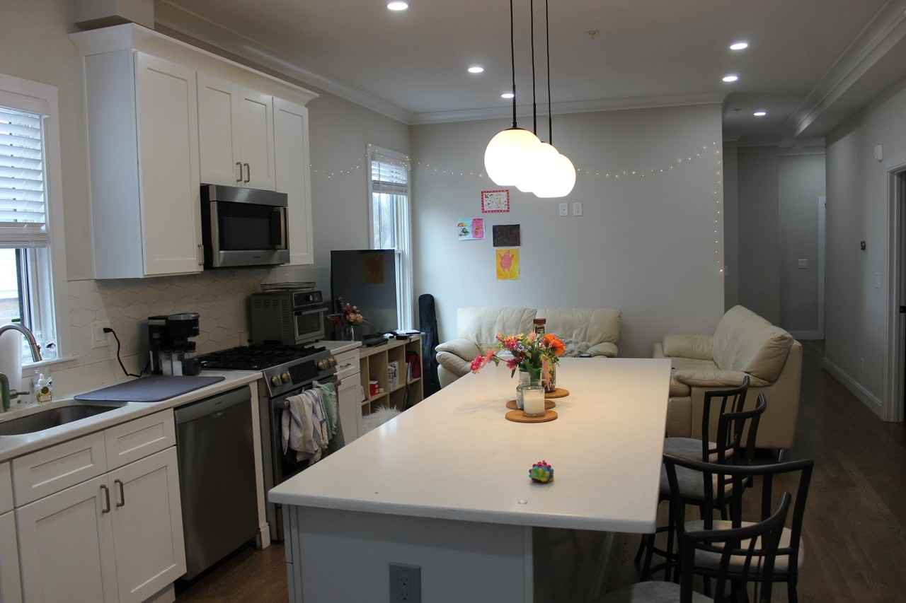 151 Foster St - Photo 4 of 16