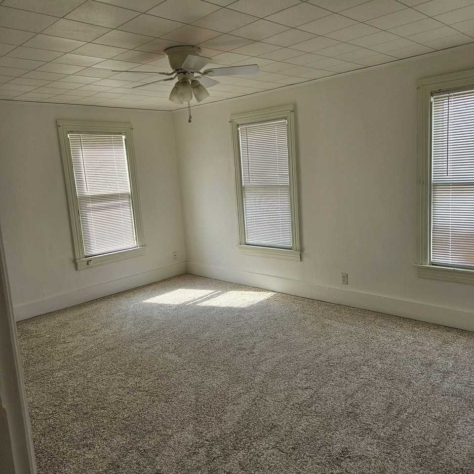 17 S Walnut St - Photo 2 of 24