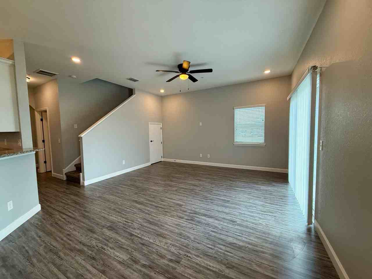 2521 Pine Pl - Photo 4 of 33