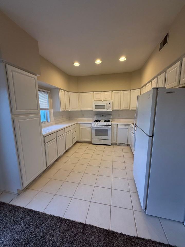 2901 Clover Way - Photo 5 of 26