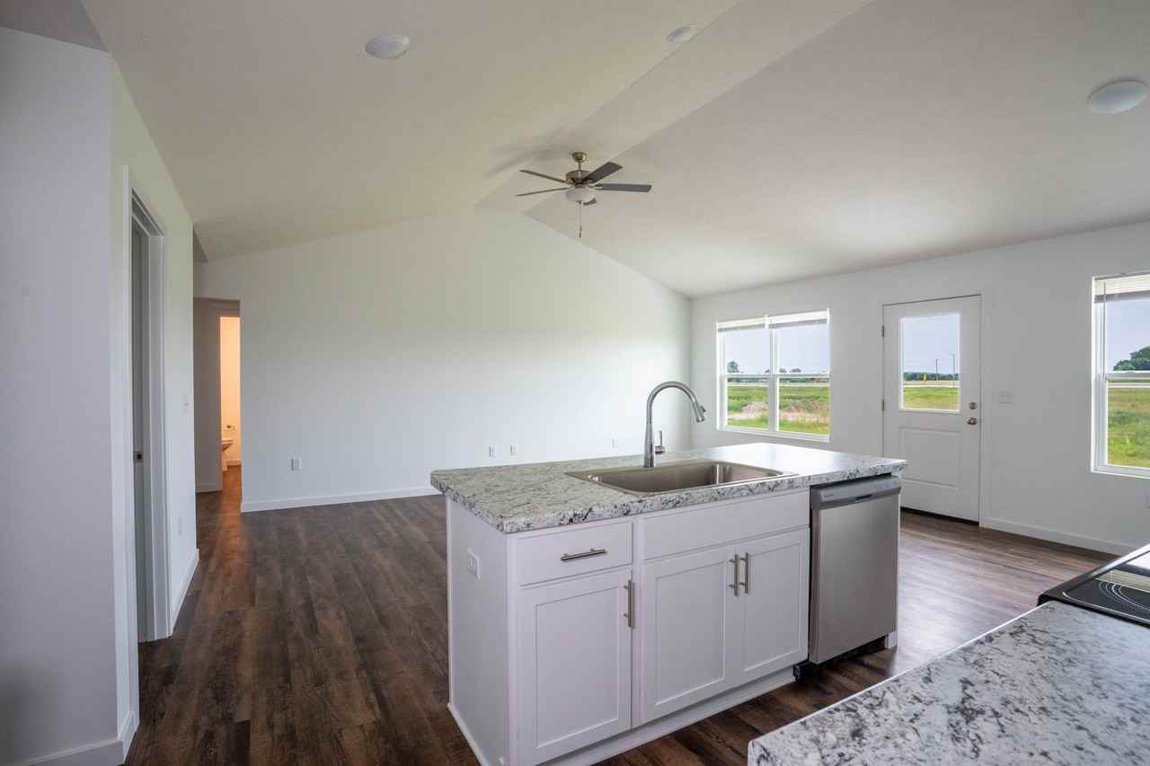 1360 W Maurice St - Photo 7 of 27