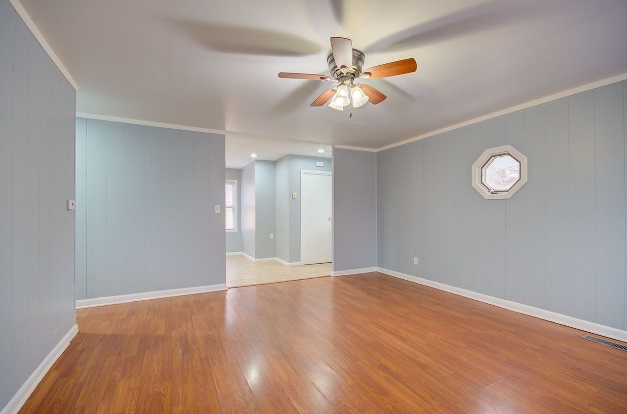 1600 Allen St - Photo 2 of 13