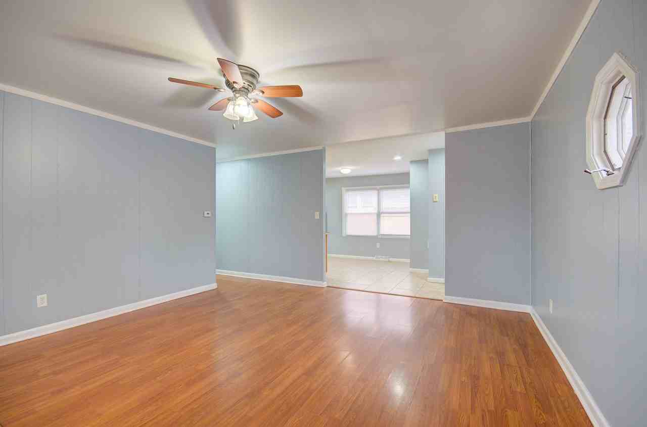 1600 Allen St - Photo 3 of 13