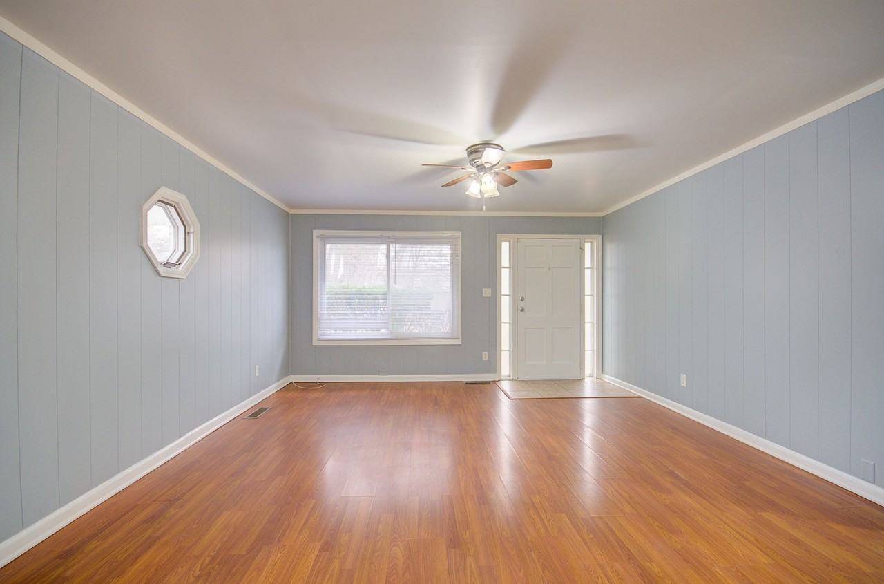 1600 Allen St - Photo 4 of 13