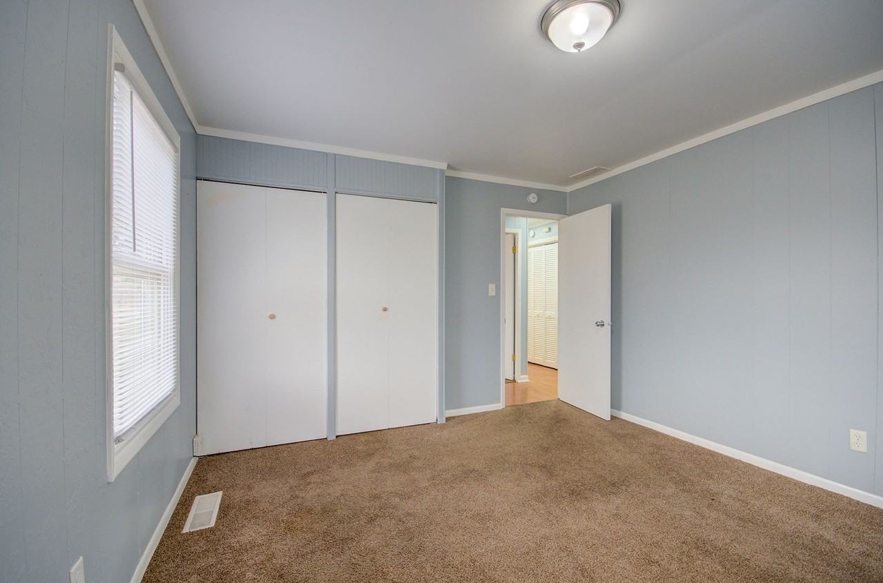 1600 Allen St - Photo 7 of 13