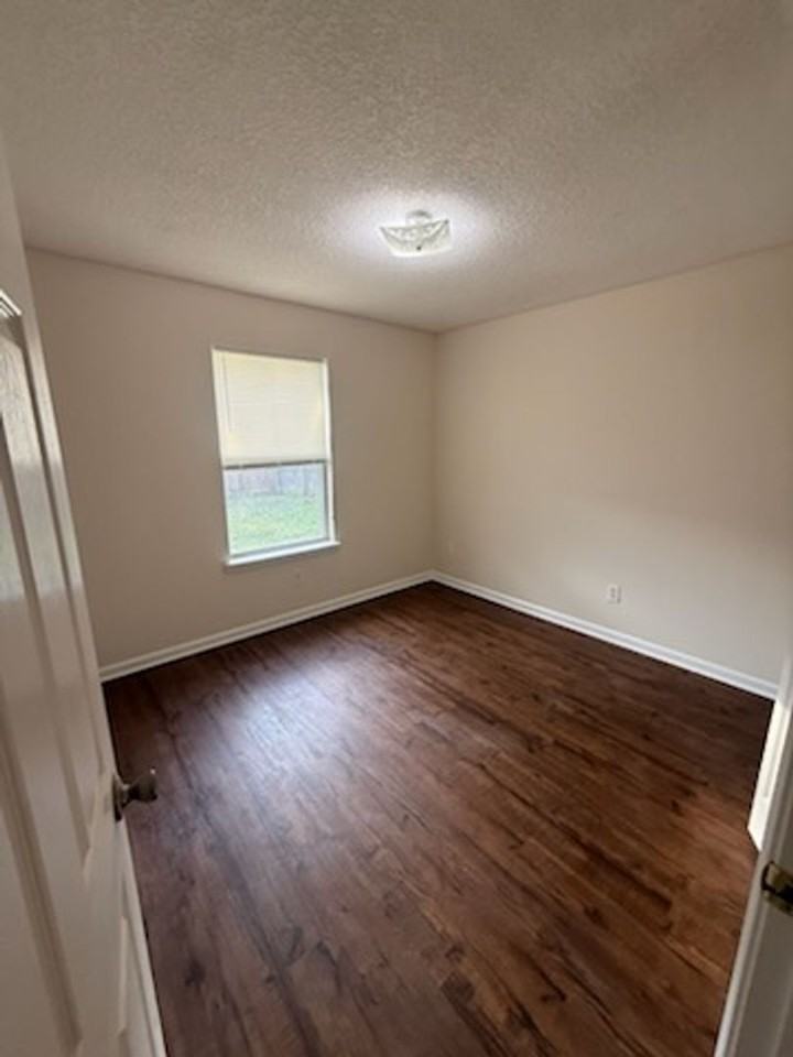 1994 Flora Ct - Photo 3 of 7