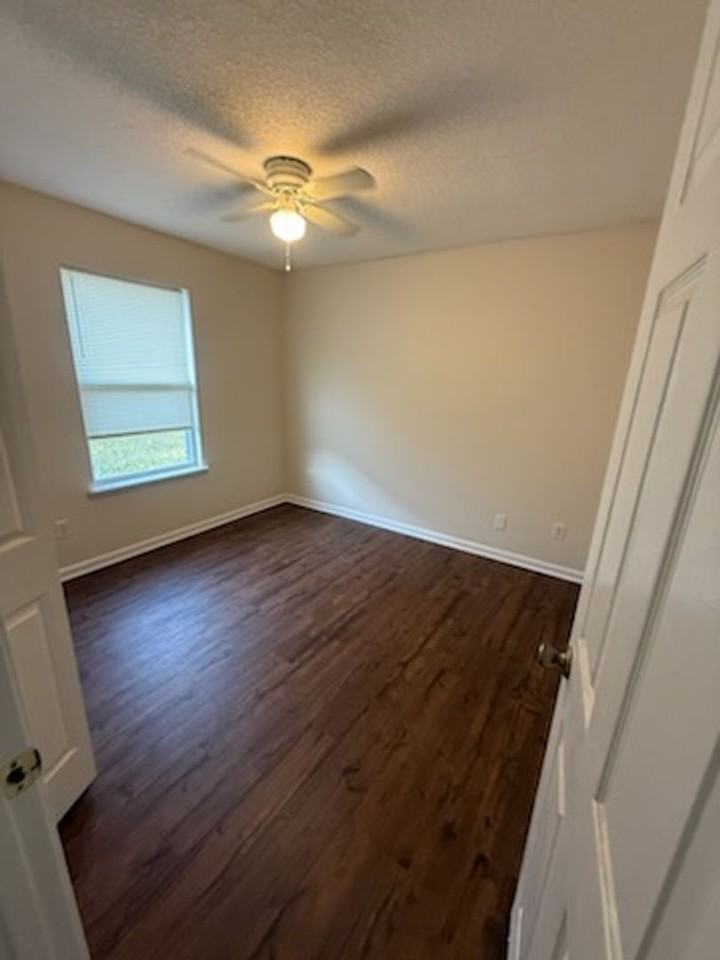 1994 Flora Ct - Photo 4 of 7