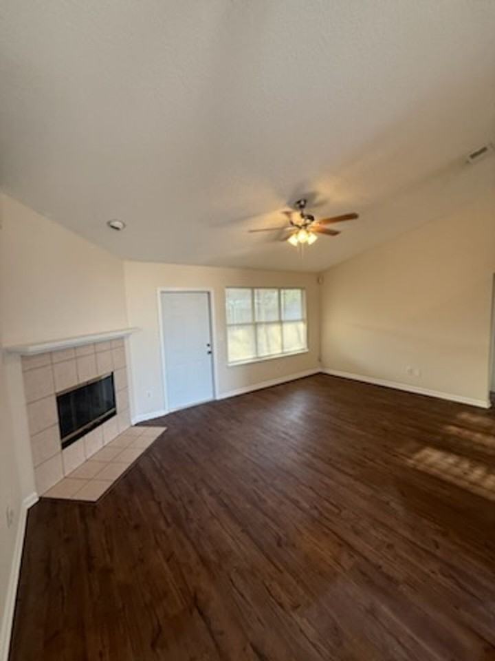 1994 Flora Ct - Photo 6 of 7