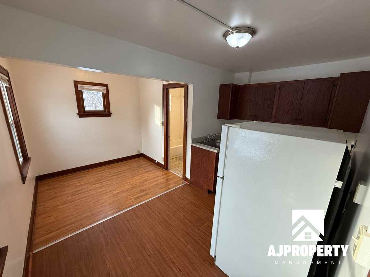 109 N Wayland Ave - Photo 3 of 7