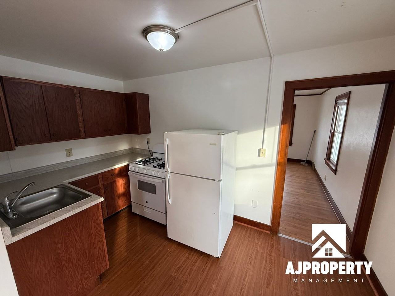 109 N Wayland Ave - Photo 4 of 7