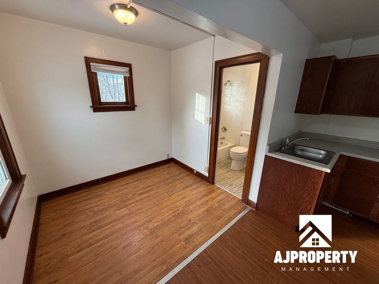 109 N Wayland Ave - Photo 5 of 7