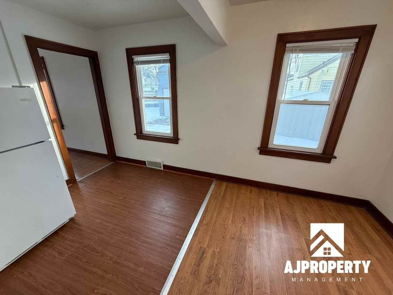 109 N Wayland Ave - Photo 6 of 7