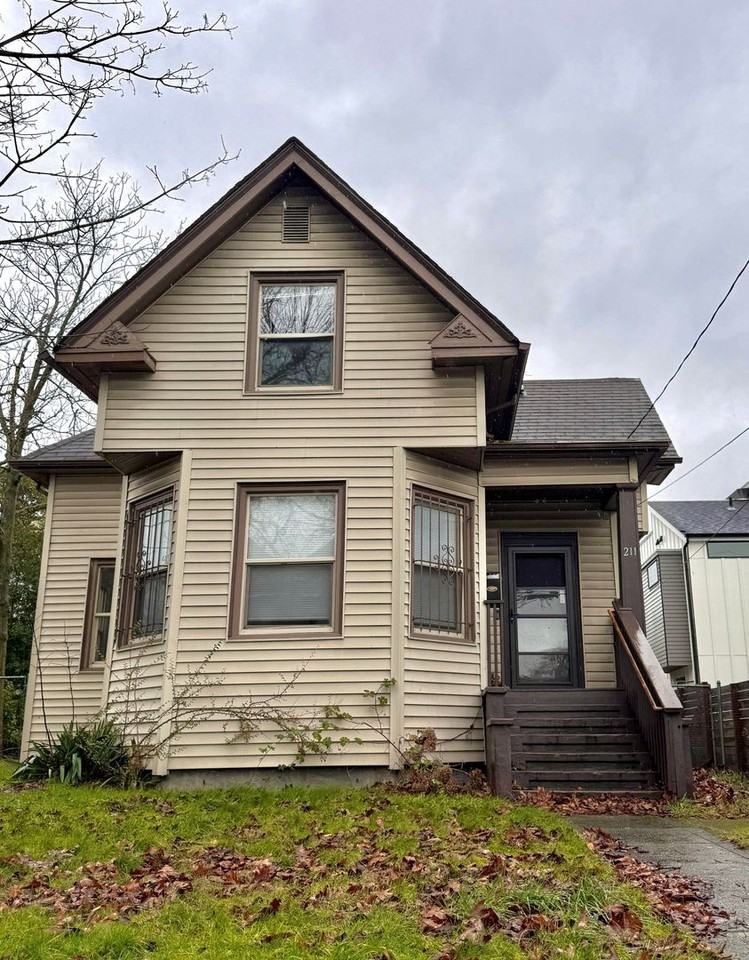 211 24th Ave - Photo 2 of 40